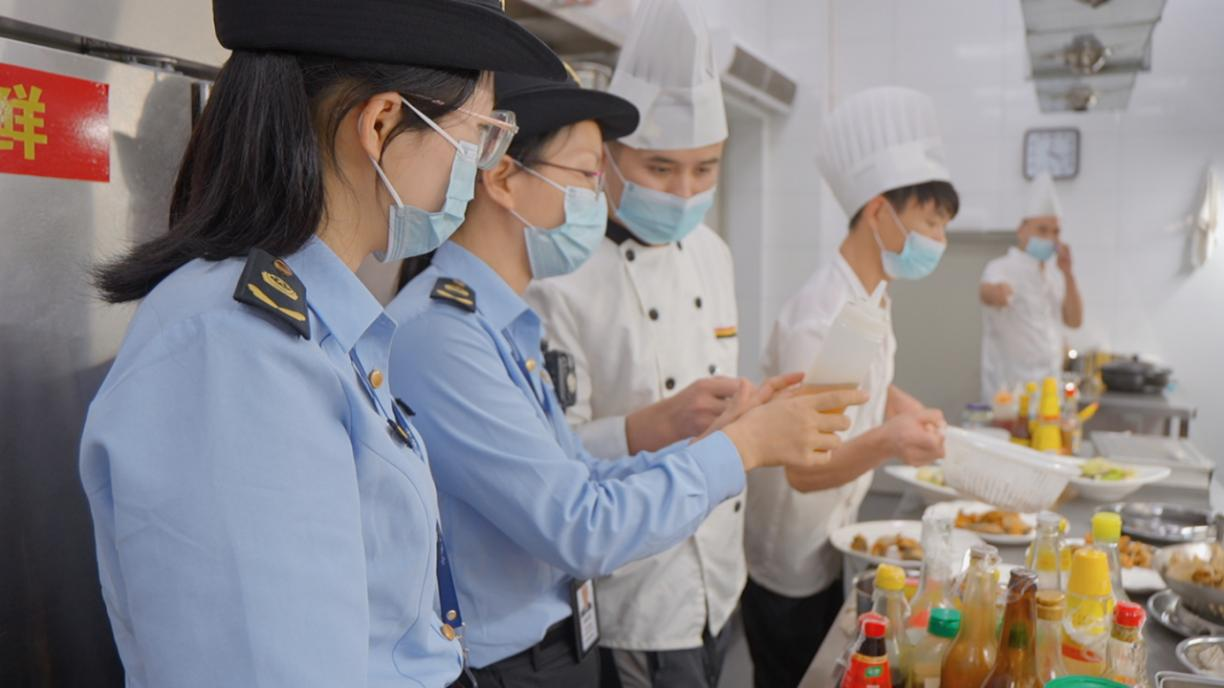 全國首批五星市場監(jiān)管所花落銀灘 以精細(xì)化餐飲管理服務(wù)守護(hù)旅游消費(fèi)“金字招牌”